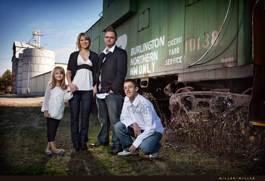 outside naperville family photography chicago train