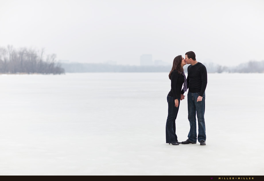 romantic chicago winter engagement photos pictures