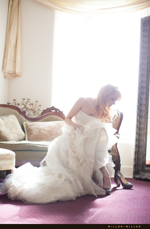 exquisite bride dressing alone photos