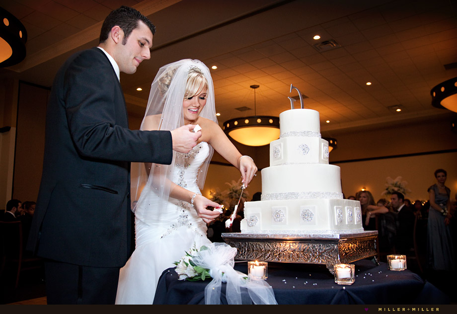 glamourous-wedding-cake-cutting