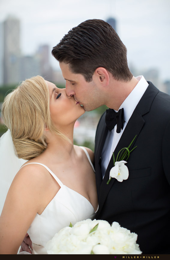dramatic chicago wedding pictures