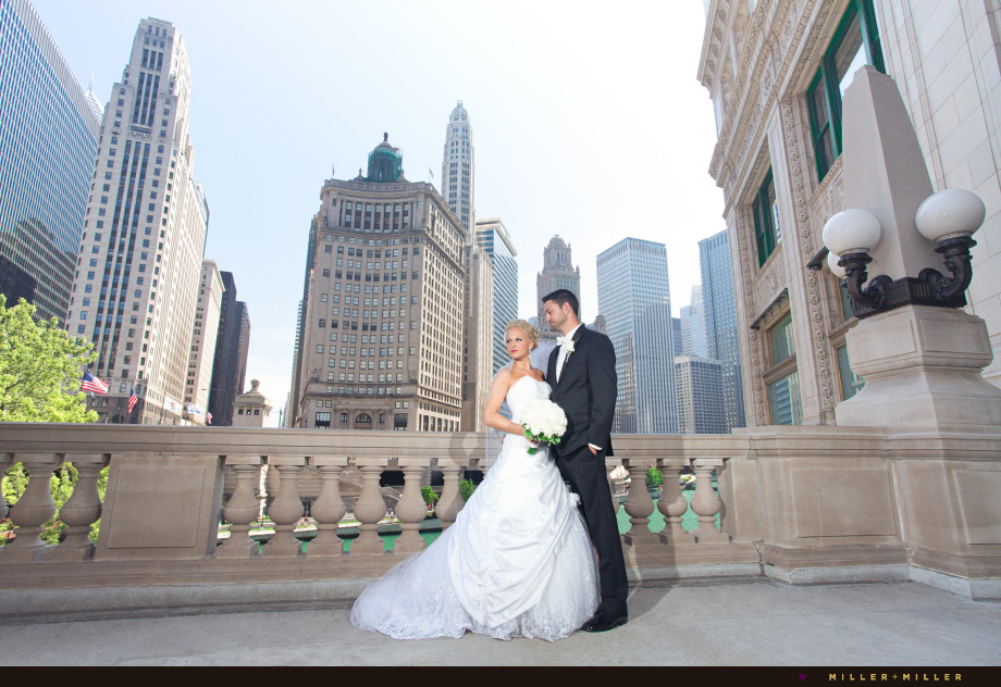 wedding photos chicago wrigley building